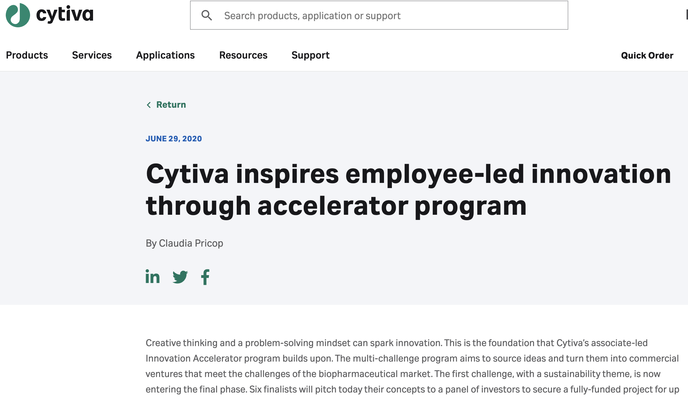 Professor Brånemark holding a dental mould to demonstrate how bone conduction hearing works.